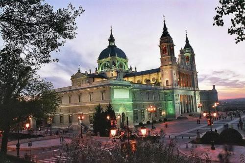 Главный Кафедральный собор Мадрида Альмудена  Madrid Catedral de la Almudena