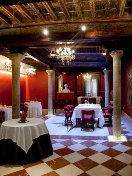 Адольфо Adolfo ресторан , дегустационный зал , бодега в Толедо Адольфо Adolfo ресторан , дегустационный зал , бодега в Толедо