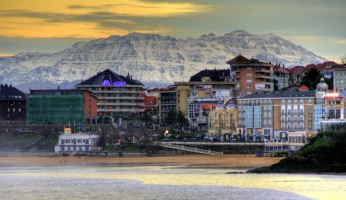Очень красивый пляж Сардинеро Sardinero прямо в черте города Сантандер Santander Очень красивый пляж Сардинеро Sardinero прямо в черте города Сантандер Santander