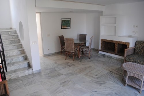 Дом таунхаус  3 этажа , общая площадь 187 м2, 2 спальни, 2 ванны, салон-холл с камином