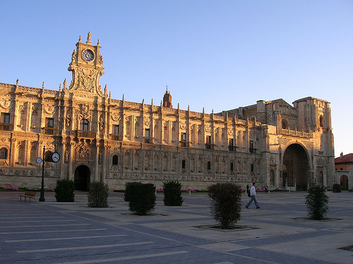 Сеть отелей Парадорес "Paradores" 93 отеля в Испании 