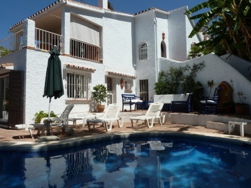 Предложение продажа недвижимости на Коста дель Соль , провинция Малага , вилла  Марбелья Marbella  4 спальни , 4 ванны .