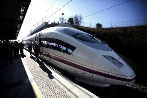 Первый прямой поезд между Испанией и Португалией (Виго - Порту) начал ходить с 2 июля 2013 года