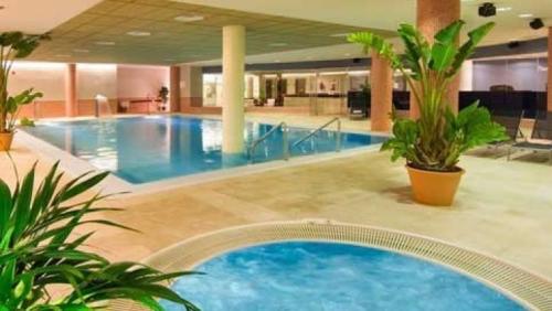 Предложение продажа недвижимости на Коста дель Соль Costa del Sol  , Новая Золотая Миля  New Golden Mile , от Марбельи Marbella в сторону Гибралтара , Эль Параисо El Paraiso , цена от 59.000 евро.