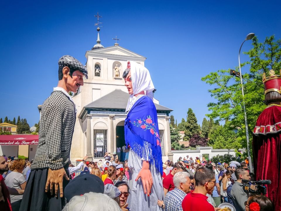 Праздник Сан Исидро (San Isidro) , Святого Исидора , 15 мая в Мадриде.